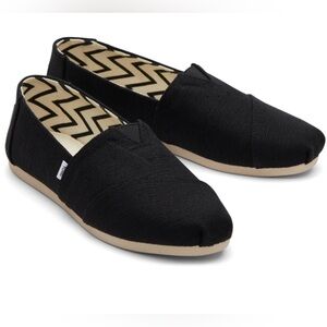 Slip on our classic Alpargata shoe in versatile black for all-day comfort TOMS.